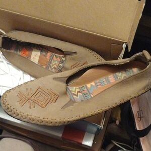 Tan Leather Slip-On Shoes with Patterned Insole